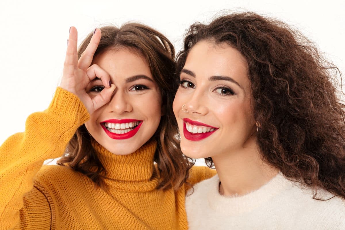 Composite vs Porcelain Veneers: Which Is Right for You?