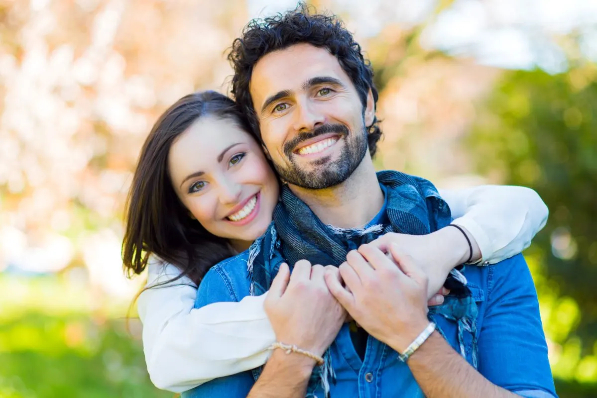 Dating with Braces vs Aligners: Why Discreet Treatment Appeals to Adults