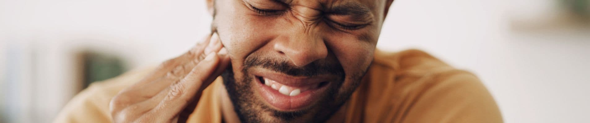 Emergency Dental Bonding: Your Guide to Quick Tooth Repair