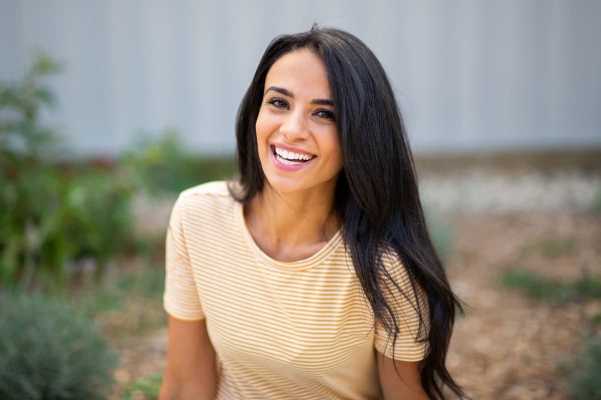 Incisal Translucency: Layered Porcelain Versus Flat White Teeth