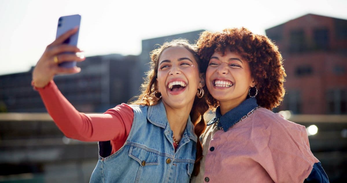 Porcelain Veneers for Discoloured Teeth: What Causes Staining and When Veneers Are Appropriate