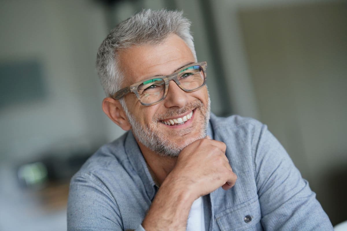 Can a Dental Implant Be Placed in the Same Appointment as a Tooth Extraction?