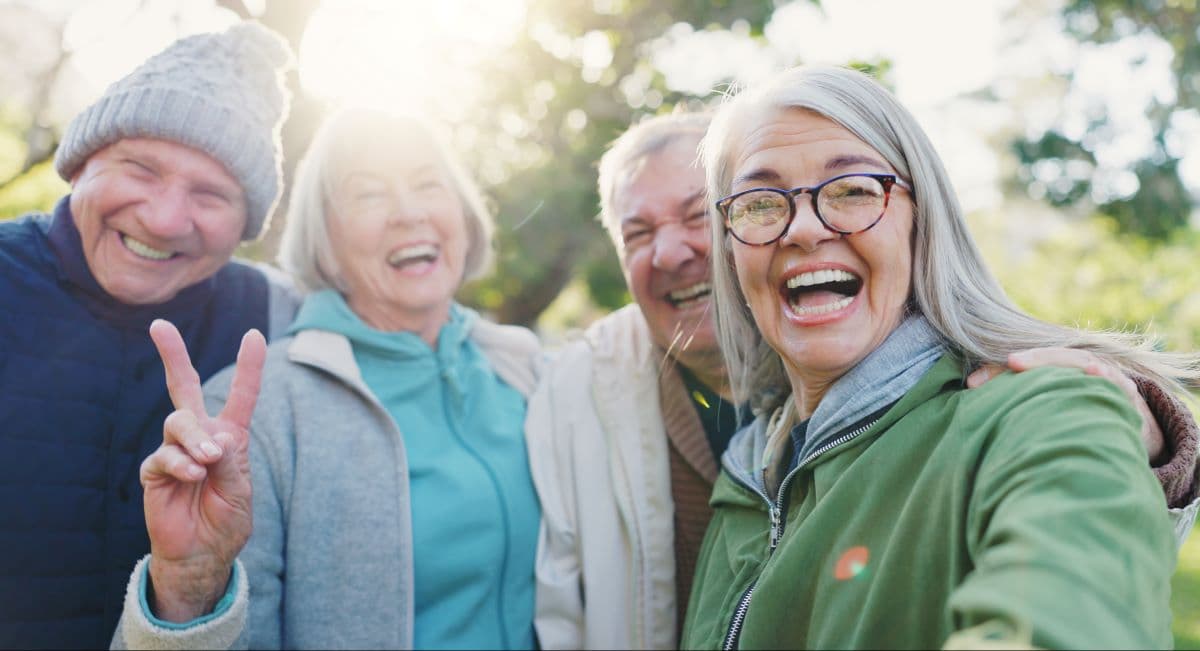 How Do Dental Implants Transmit Chewing Pressure Differently?